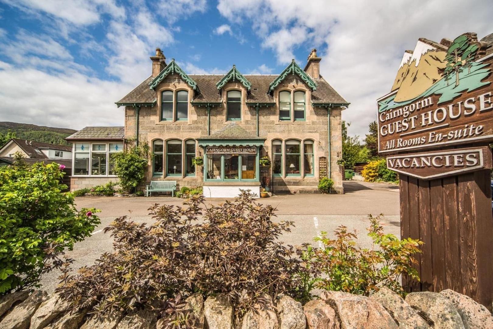 Cairngorm Guest House Авимор Екстериор снимка